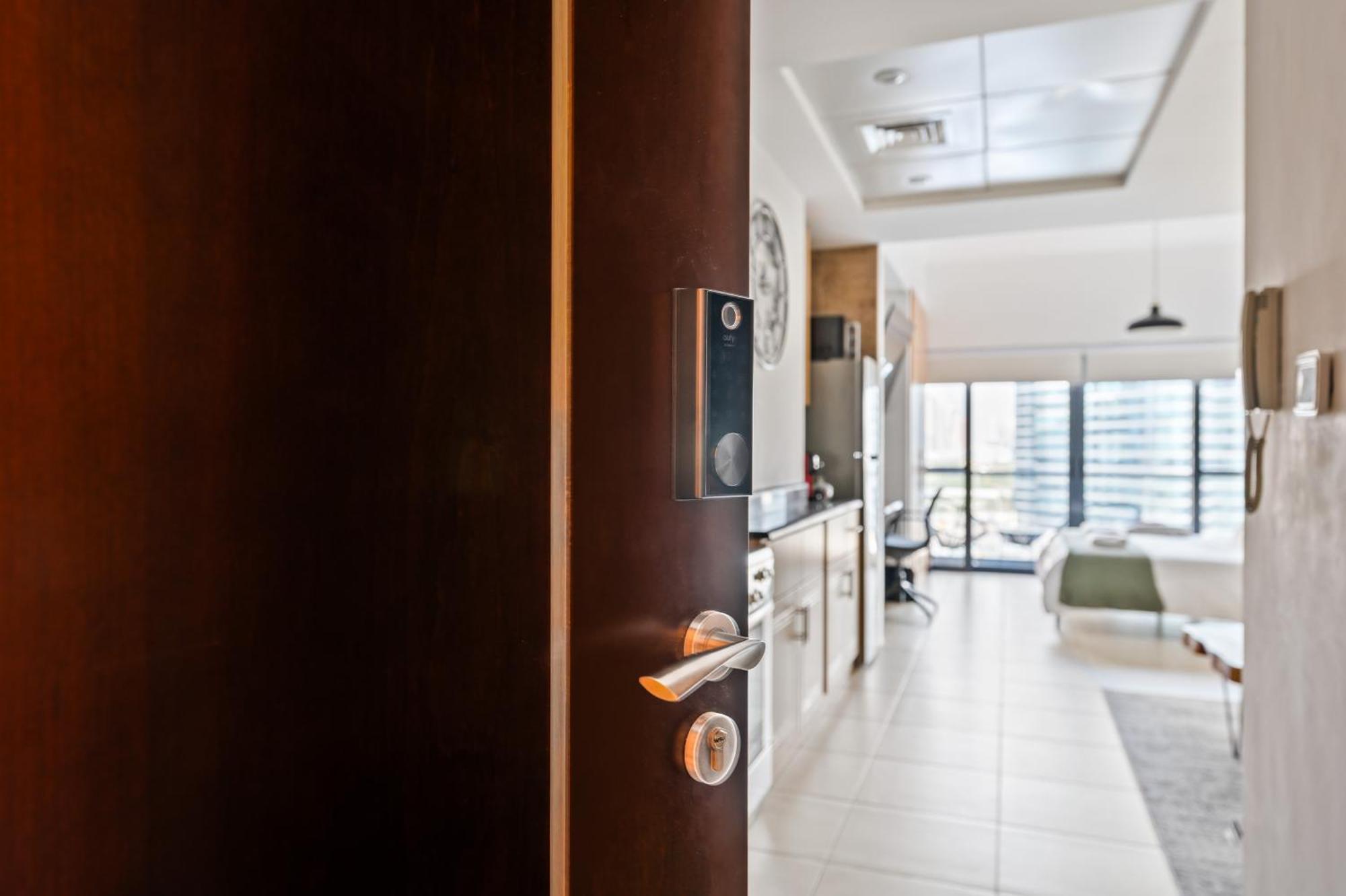 Upscale Studio Full Lake View In Goldcrest View Tower Dubai Ngoại thất bức ảnh