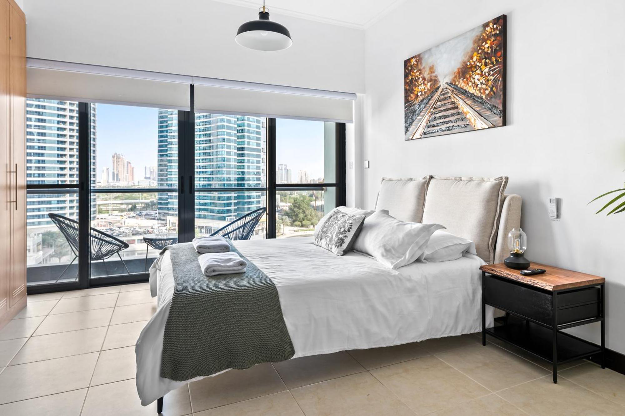 Upscale Studio Full Lake View In Goldcrest View Tower Dubai Ngoại thất bức ảnh