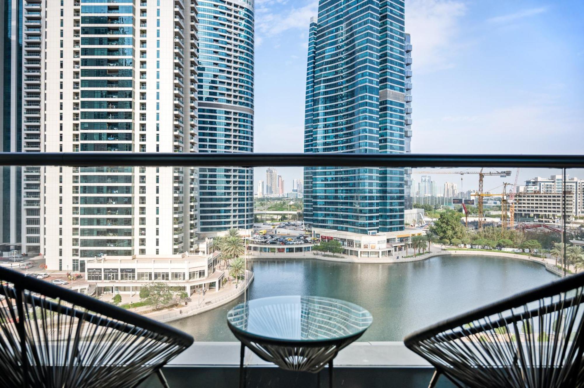 Upscale Studio Full Lake View In Goldcrest View Tower Dubai Ngoại thất bức ảnh